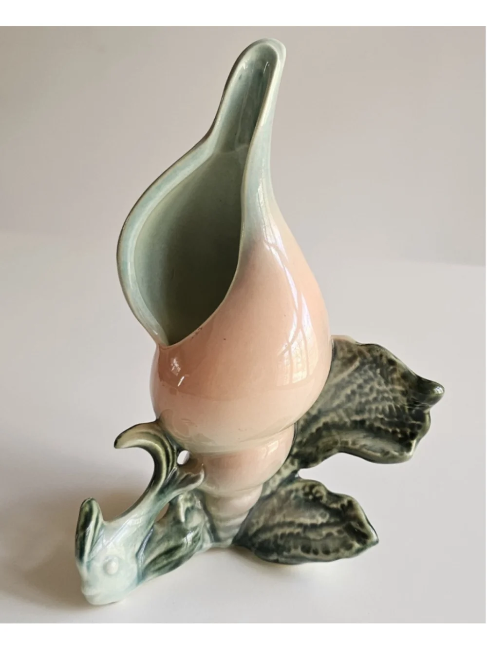 Mid-Century Modern Hull Pottery Ebb Tide Conch Shell Bud Vase - Peach & Green 7